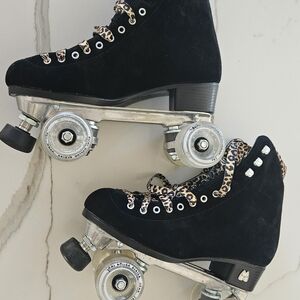 Black Panther Moxie Roller Skates with Leopard Print   Worn Once!